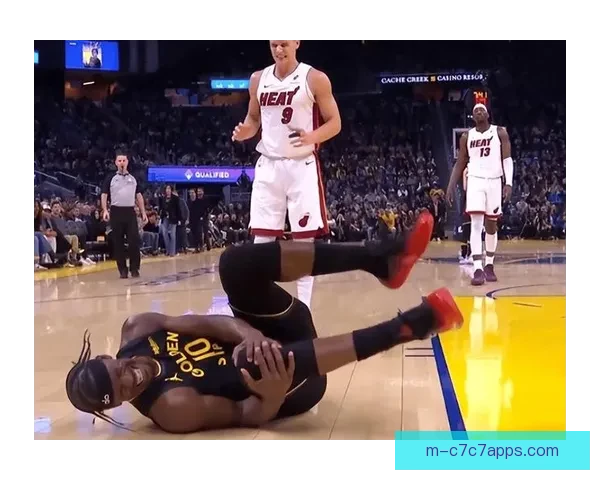 勇士狂胜热火七人上双巴特勒伤退